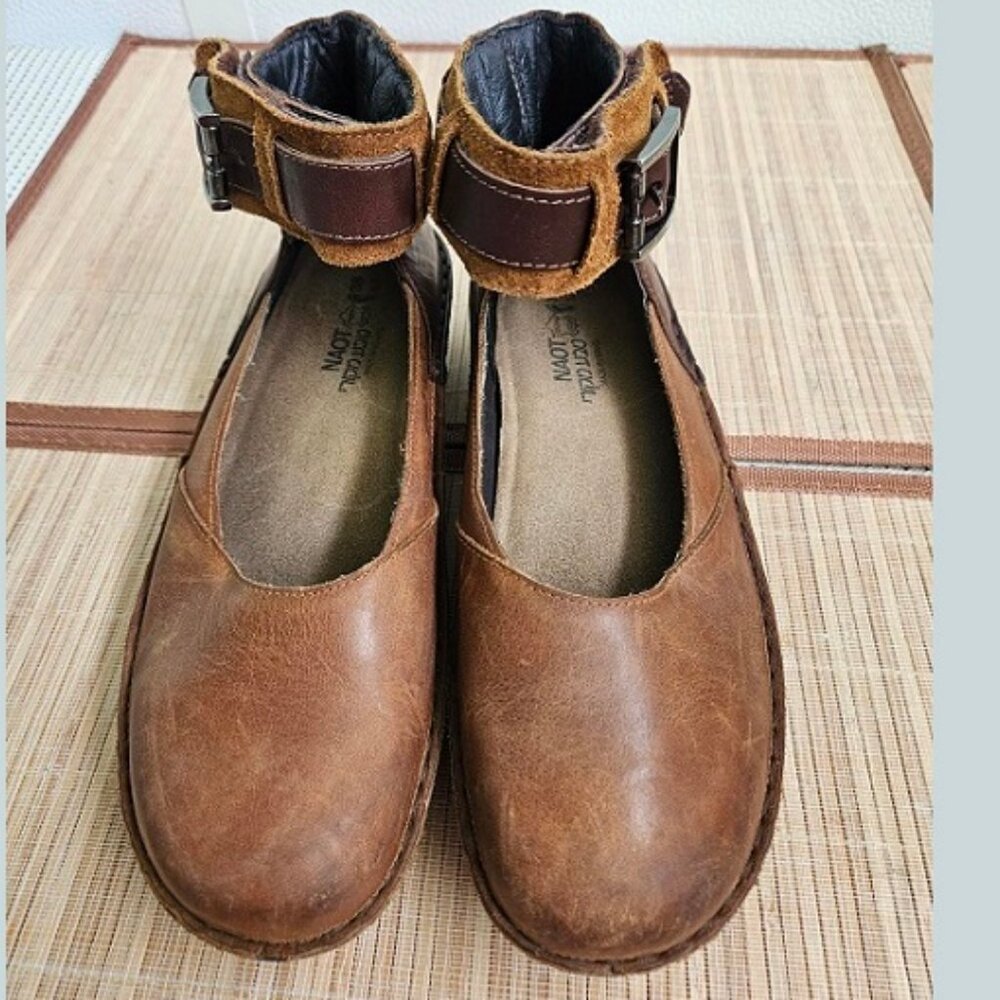 Naot two tones brown leather walking shoes velcro ankle strap size 8